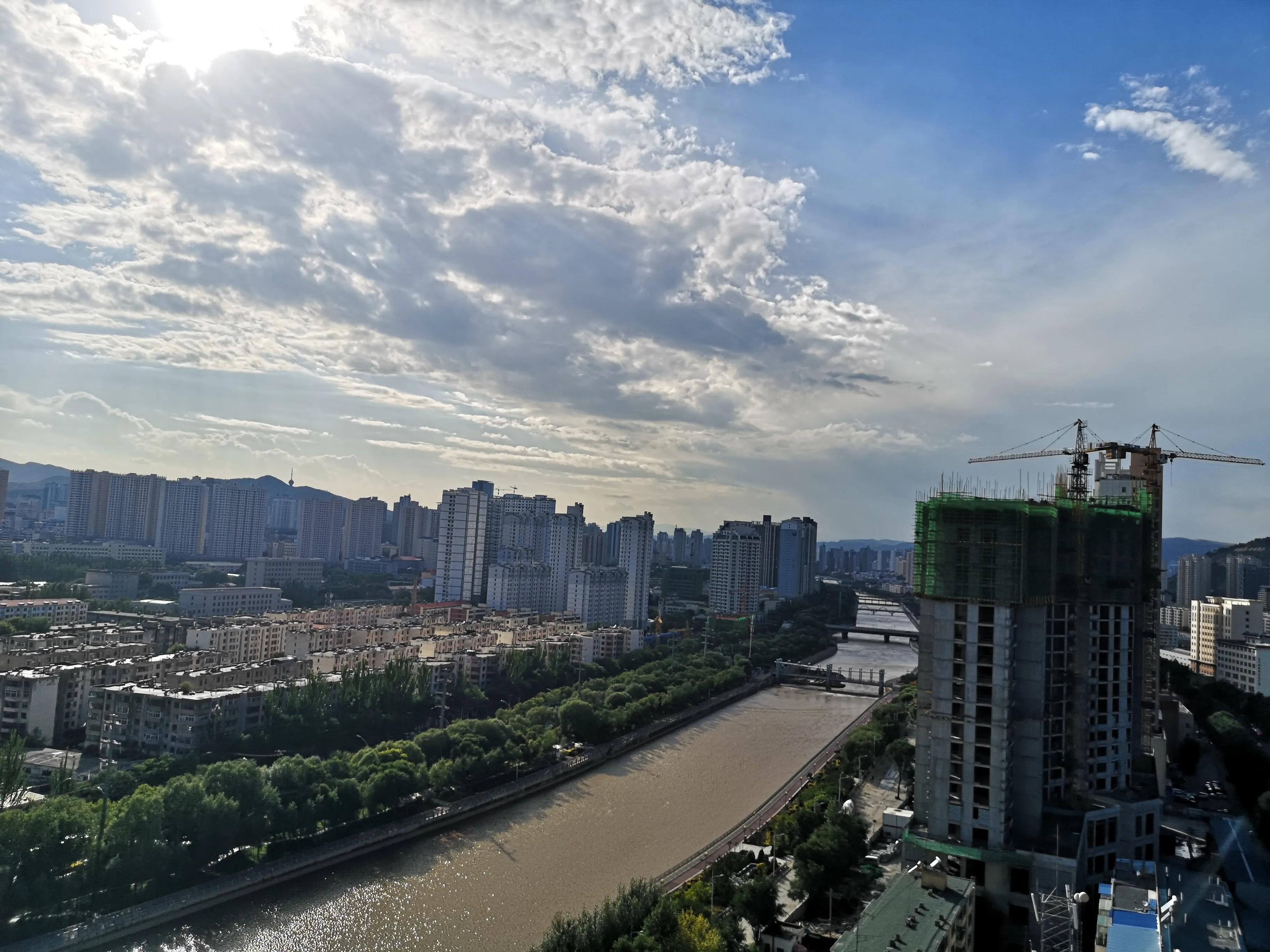 西宁一座不大的城市,西宁人少的山