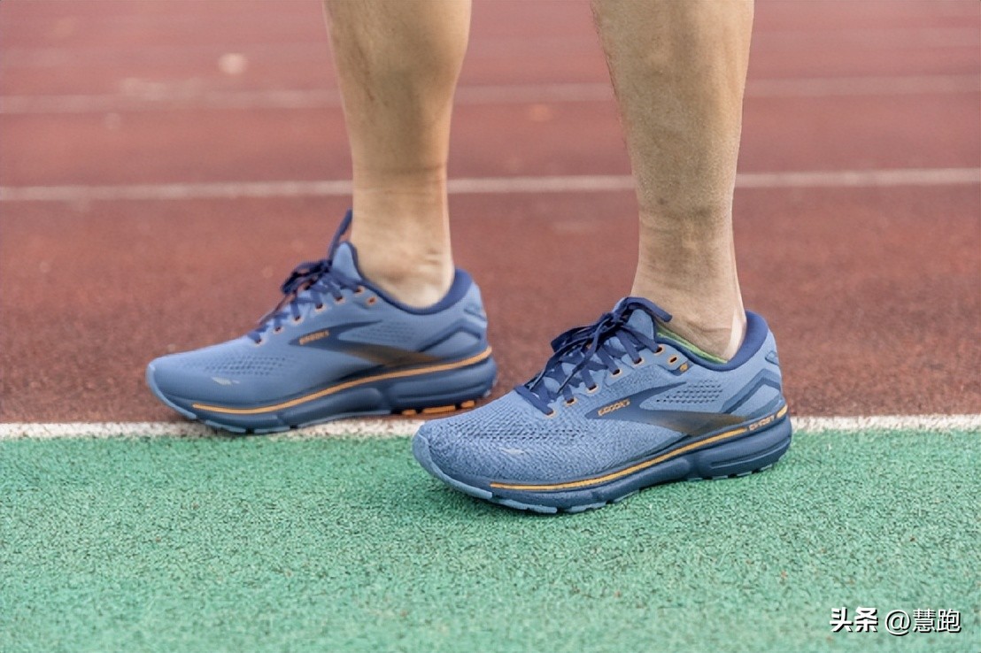 脚感好到飞起的跑鞋,灵动与飘逸的球鞋