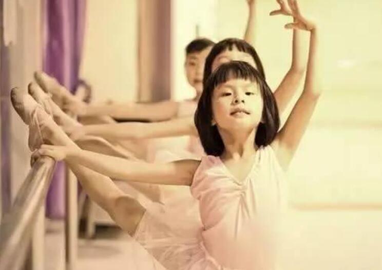 女孩身高发育的最佳时段,女孩提早发育怎样有效助长身高