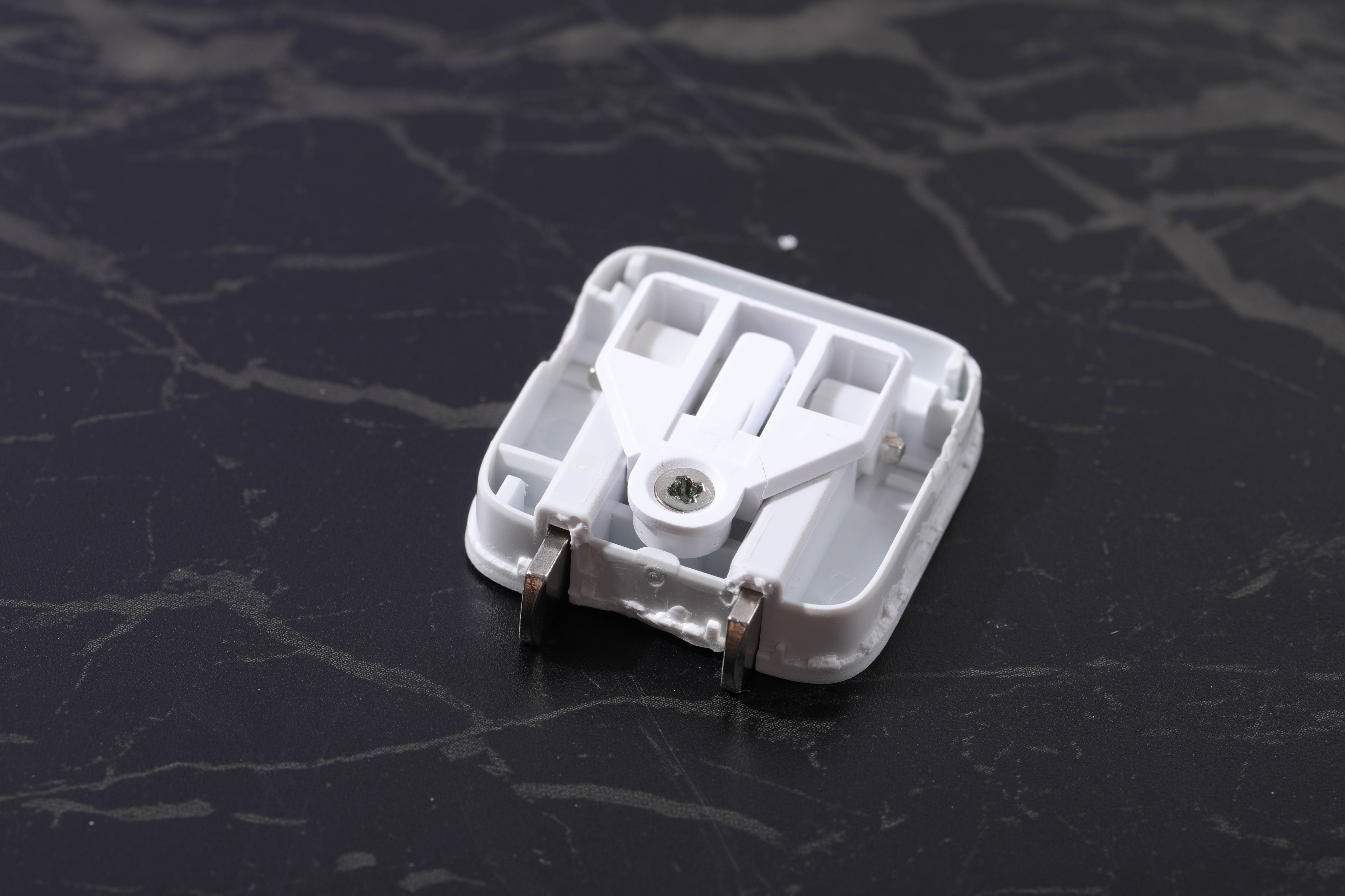 苹果30w充电器快充原装正品拆解,苹果充电器快充原装正品拆解