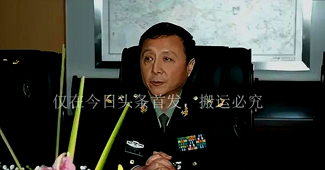 他18岁入伍,54岁升少将,父亲两度担任“二炮”司令员,上将军衔