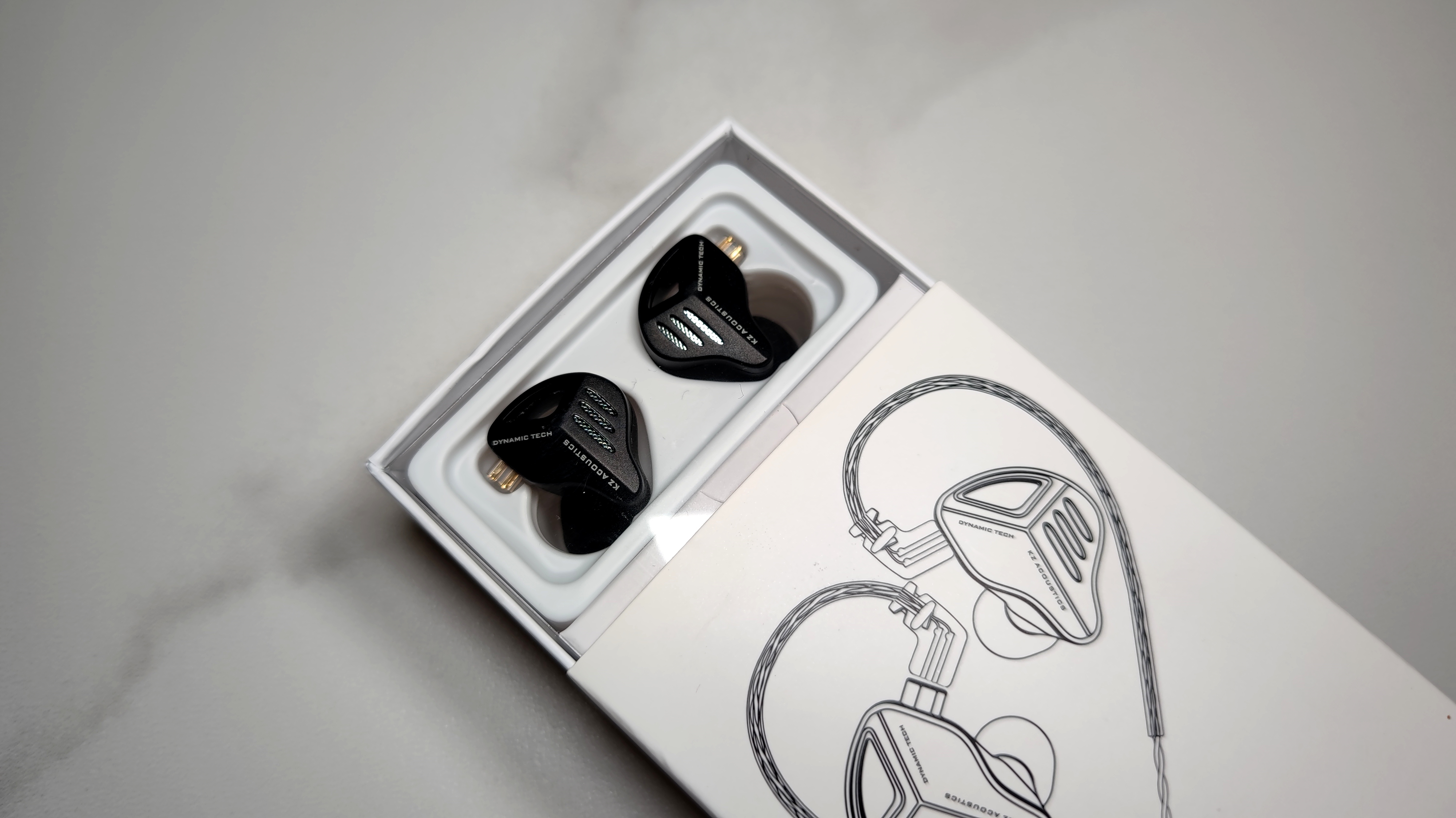 国产耳机kz怎么样,kzzsx12单元圈铁耳机评测