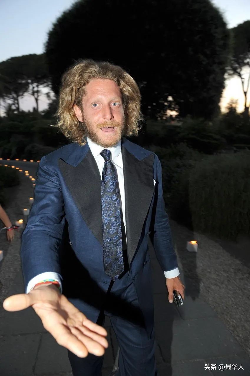 身家千亿、和中国女星热吻，意大利“国民老公”的私生活有多乱？