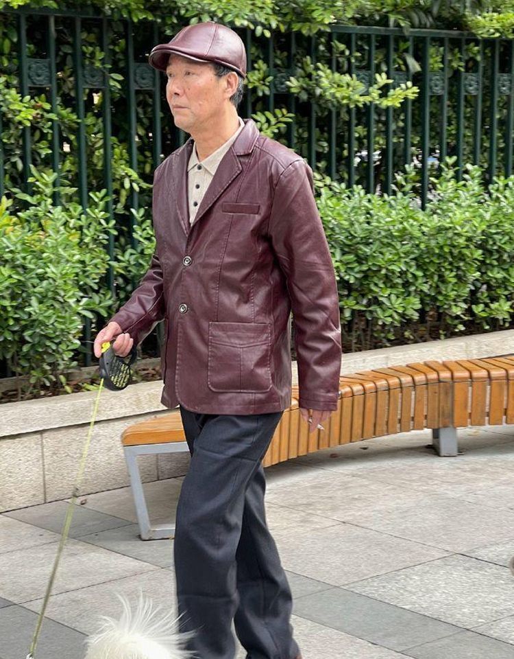 年轻人穿西裤配皮带,70岁以上男人穿皮带