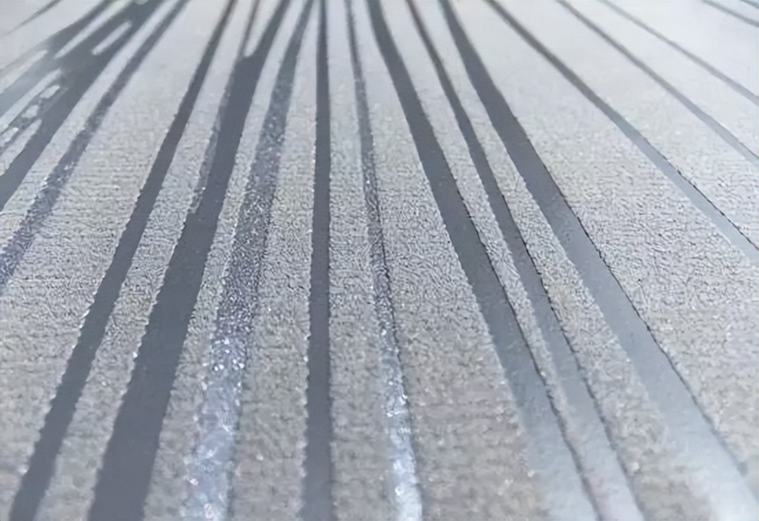 白墙有黑霉点怎么去除,白墙打洞上的污渍怎么去除