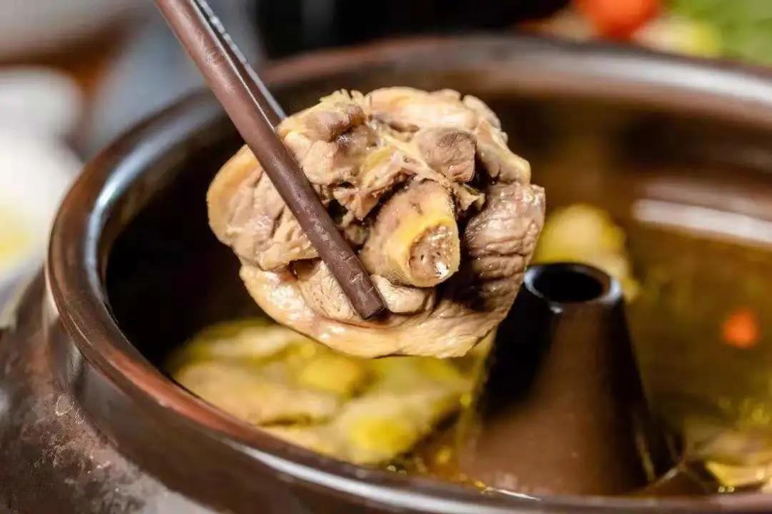 云南旅游各地美食推荐一下,去云南旅游必吃的美食有哪些