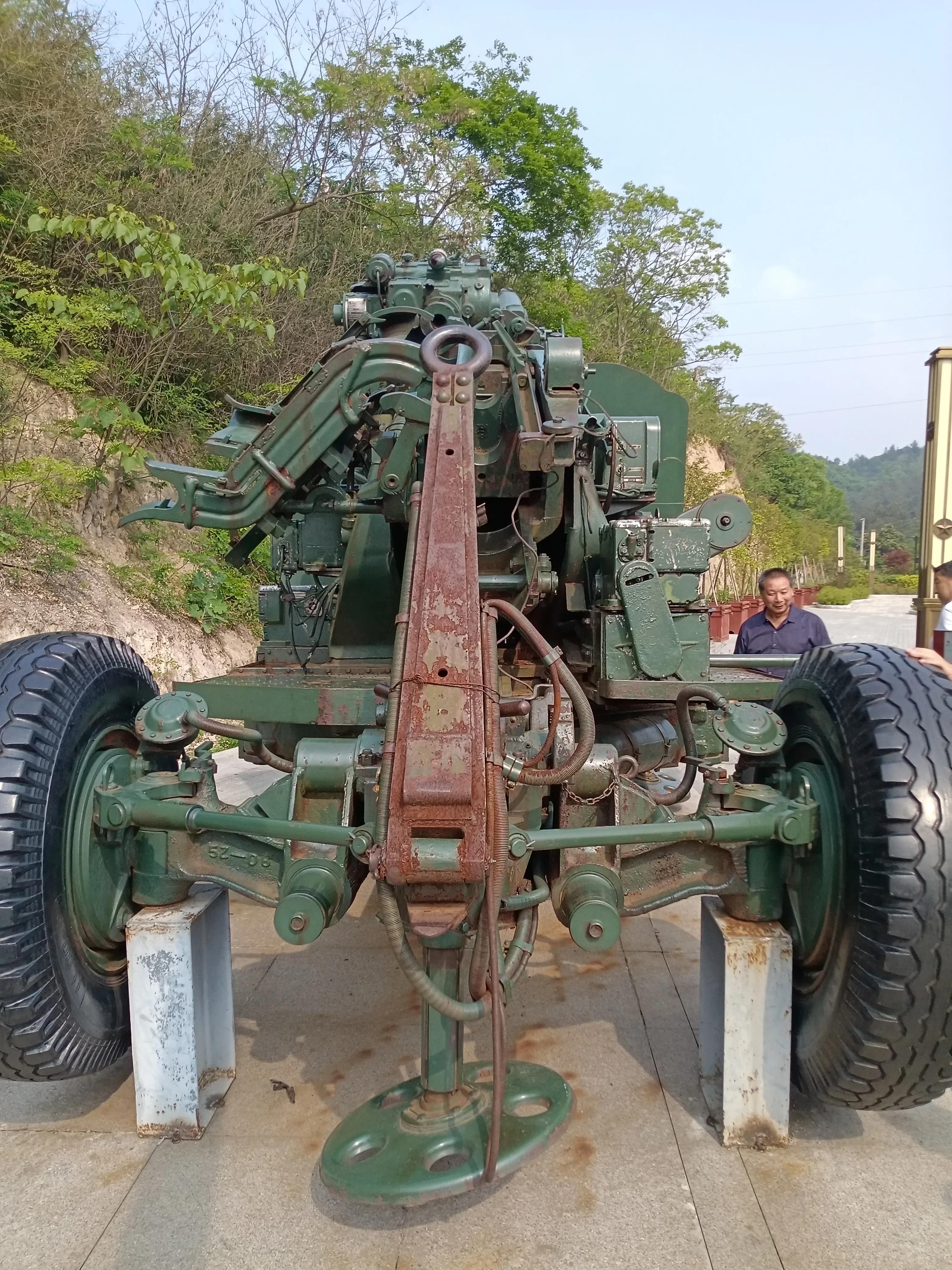 瞻仰胡氏受姓始祖公满陵墓及观光沿途景物