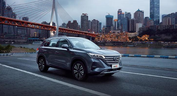 五辆中国车在朝鲜杀疯！国内瞧不起的低端车，朝鲜摇身一变成豪车