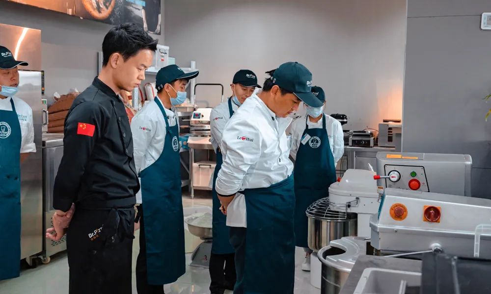 做意式披萨和美式披萨用的面粉一样吗？你选对做披萨的面粉了吗？