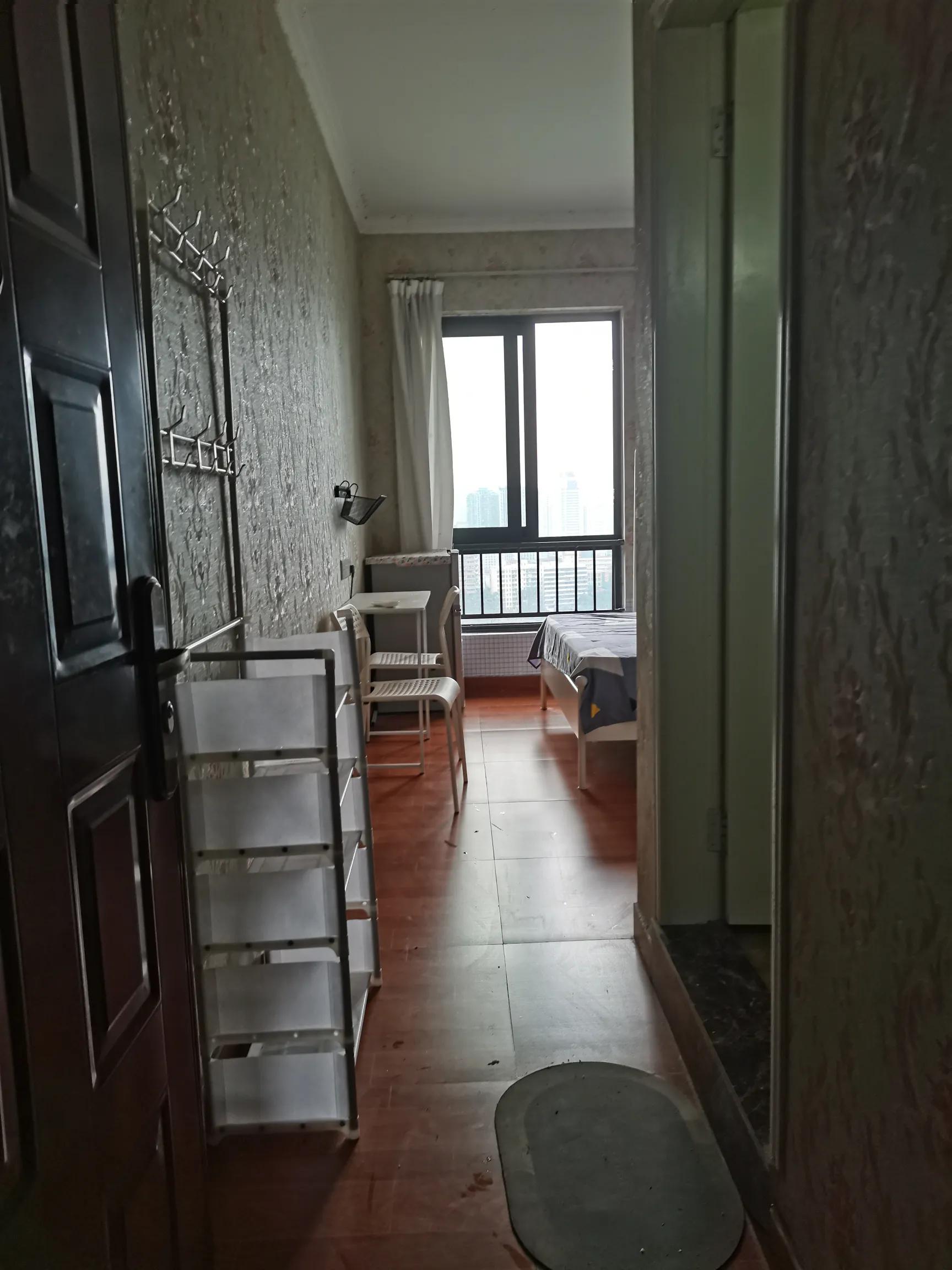 出租观音桥次卧800主卧1100无中介费，看房电话19112165949（V）