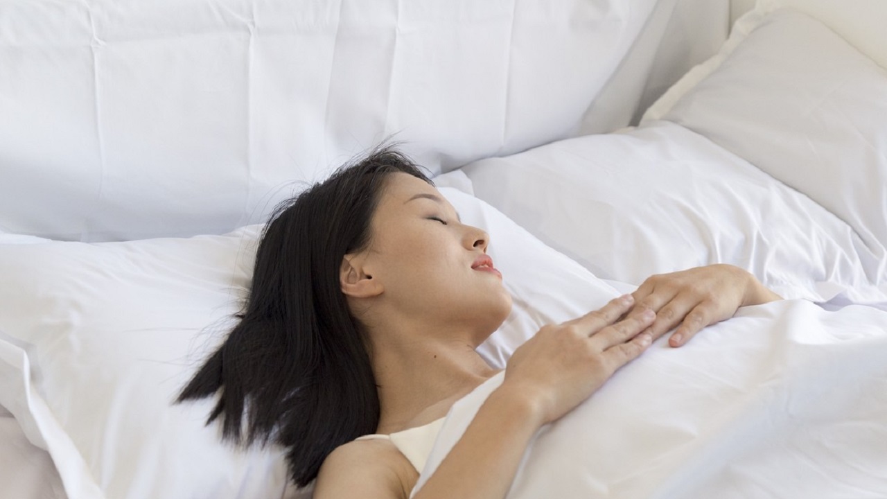 裸睡，真的那么“神奇”吗？医生坦言：裸睡虽好，但这些也要注意