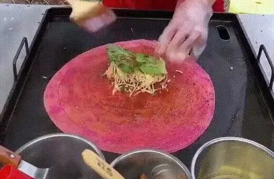 摆摊4元煎饼月入过万,煎饼月入三万怎么做