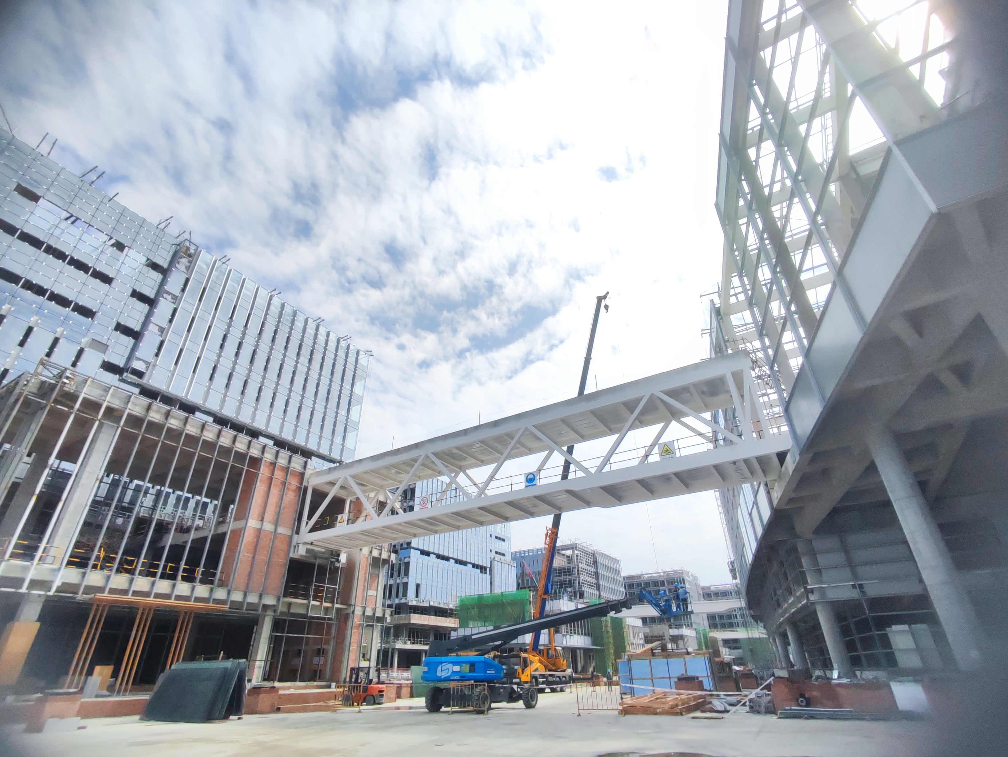 推进空港型国家物流枢纽建设开工,加快推进航空产业园建设