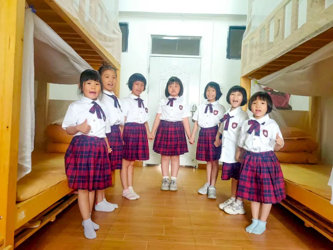 石碣四海学校和东盈学校哪个好,石碣四海学校2023年学费多少钱