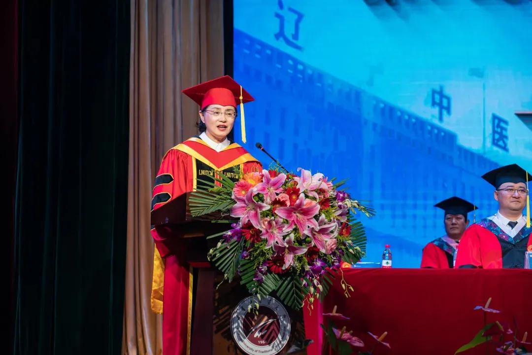 辽宁中医药大学校长:望闻问切送毕业生