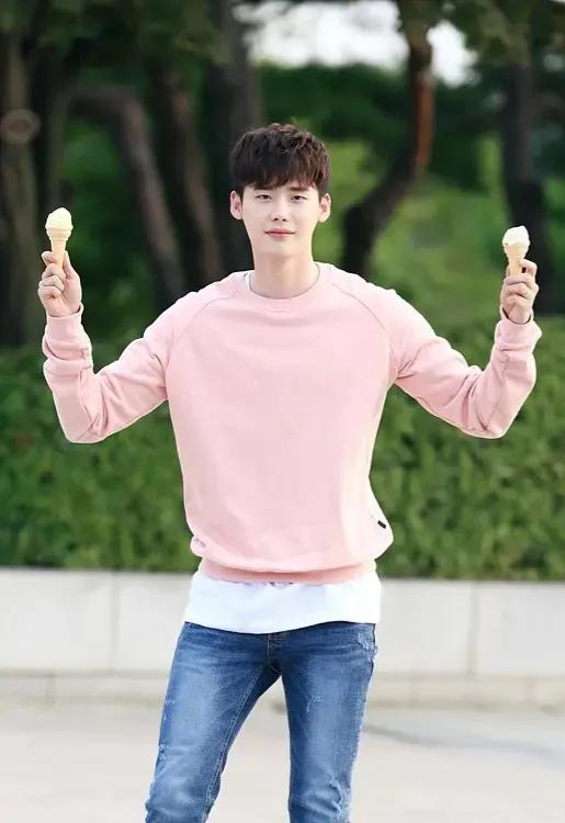 不为你花钱的男孩真的不爱你吗,男生说很爱你却不愿意为你花钱