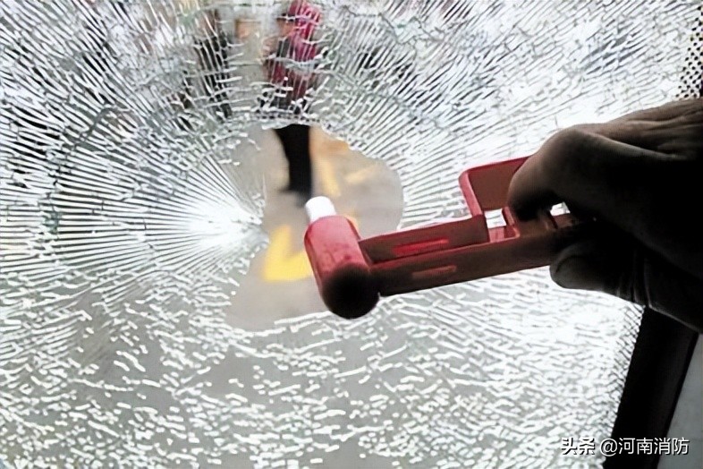 公交车着火正确的逃生方法20字,公交车起火后正确的应急处理