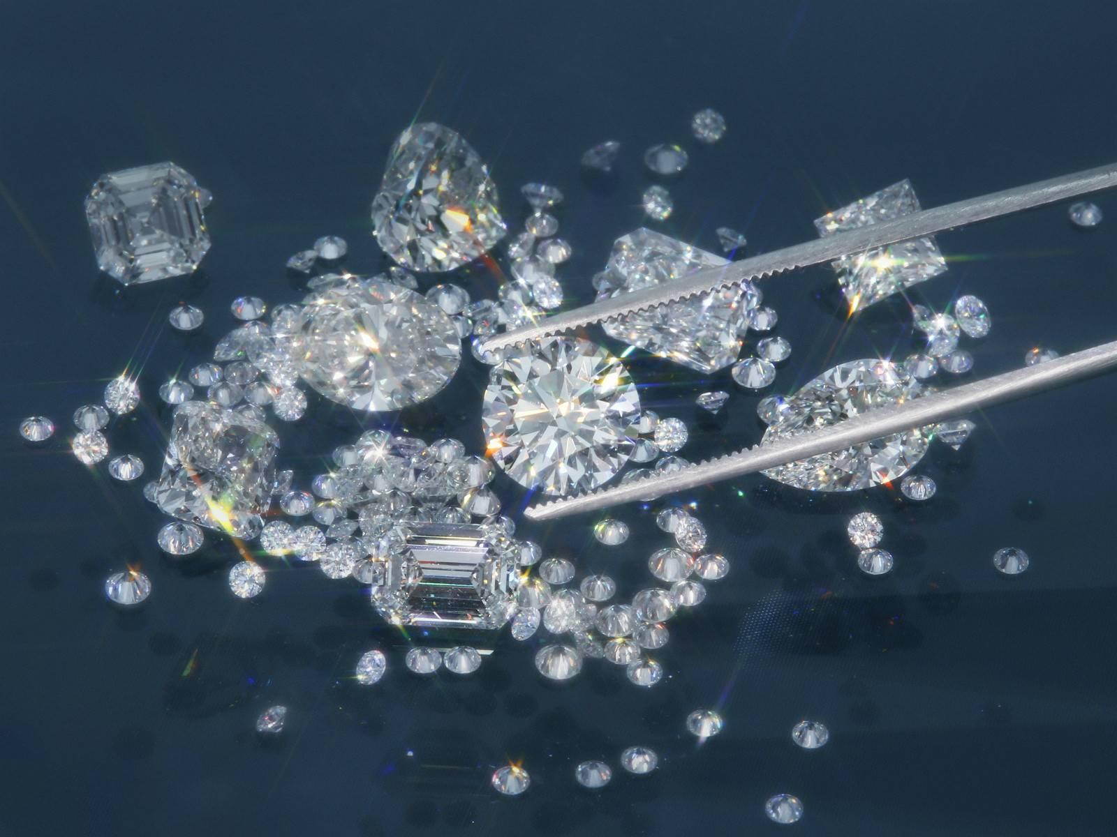 钻石为啥贬值那么厉害,钻石值不值钱回收