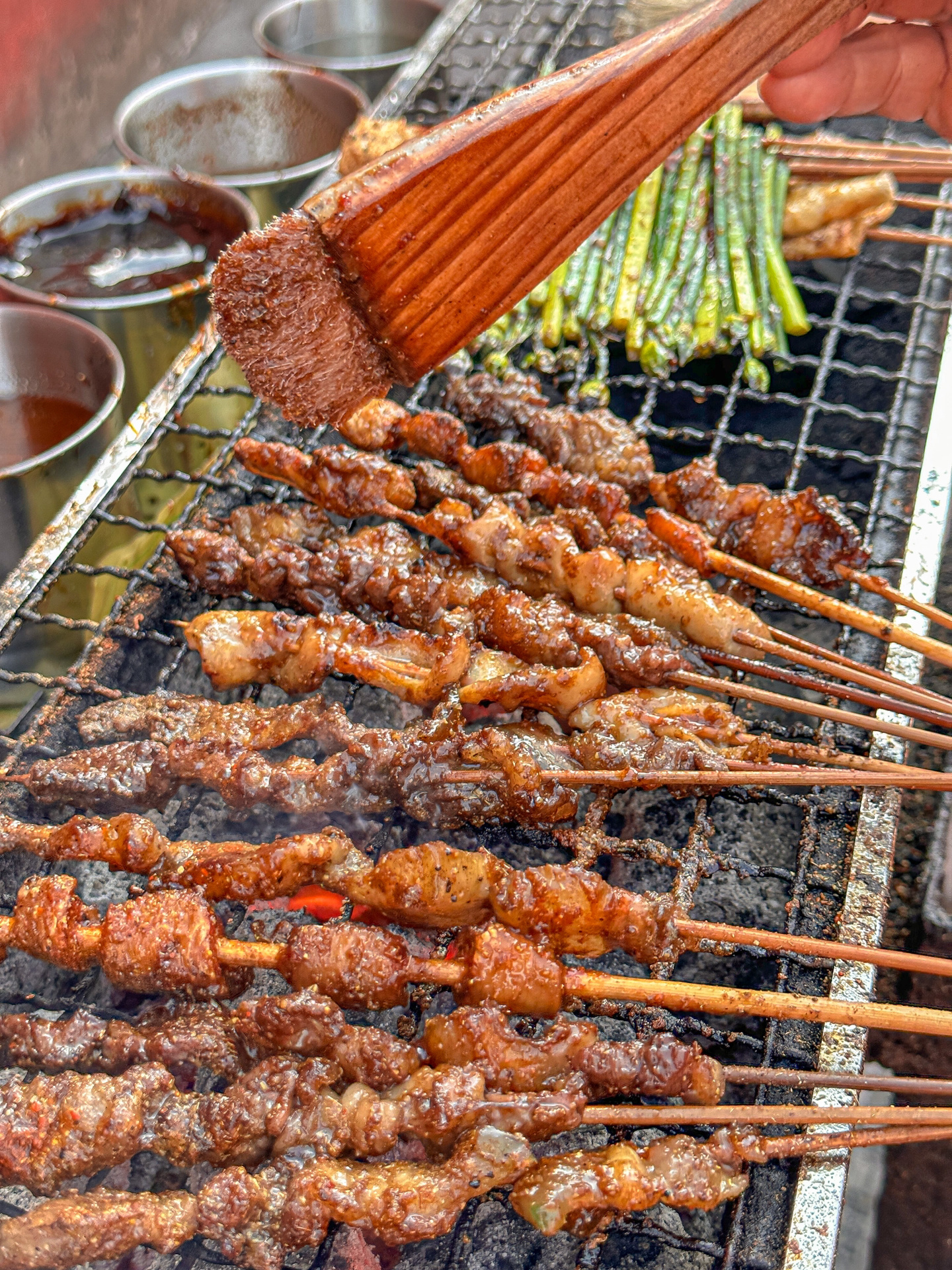 路边摆摊卖烧烤一个月赚多少钱 (刚开始摆摊卖烧烤每天只卖几十元)