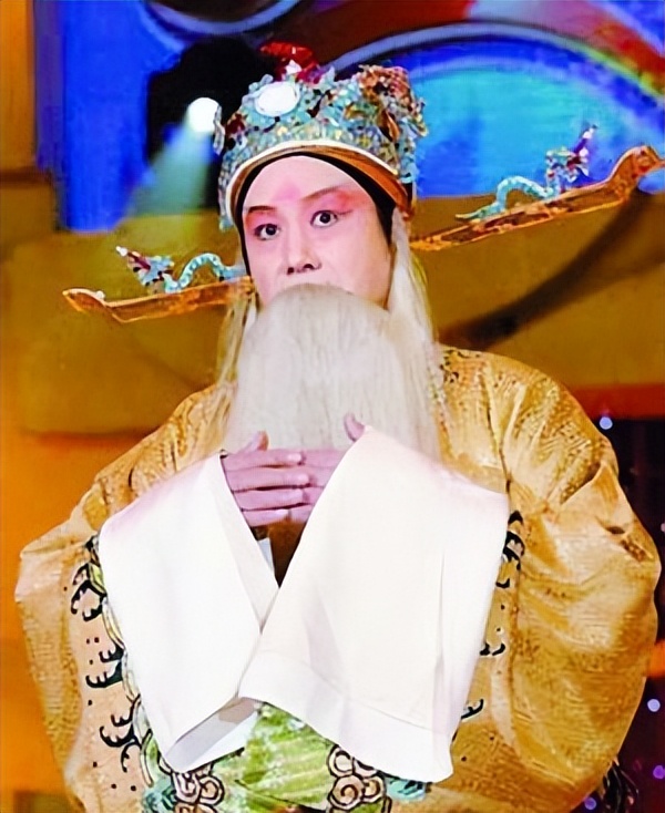 罗京封神播放什么新闻,罗京一战封神12页稿子是什么内容