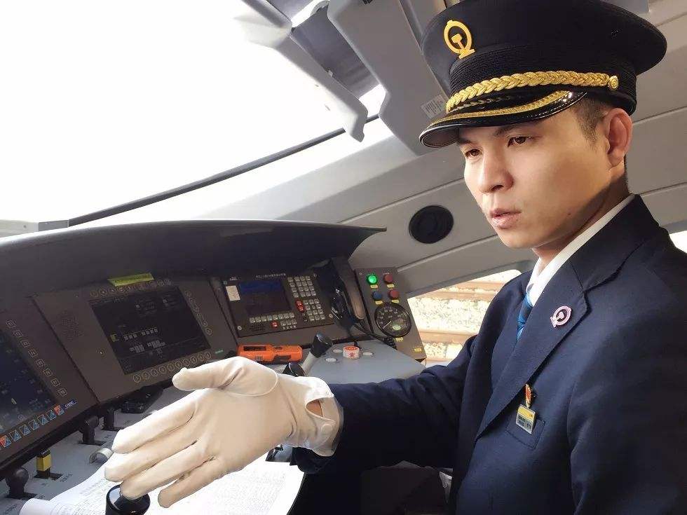 高铁司机月薪多少钱,高铁司机月薪多少