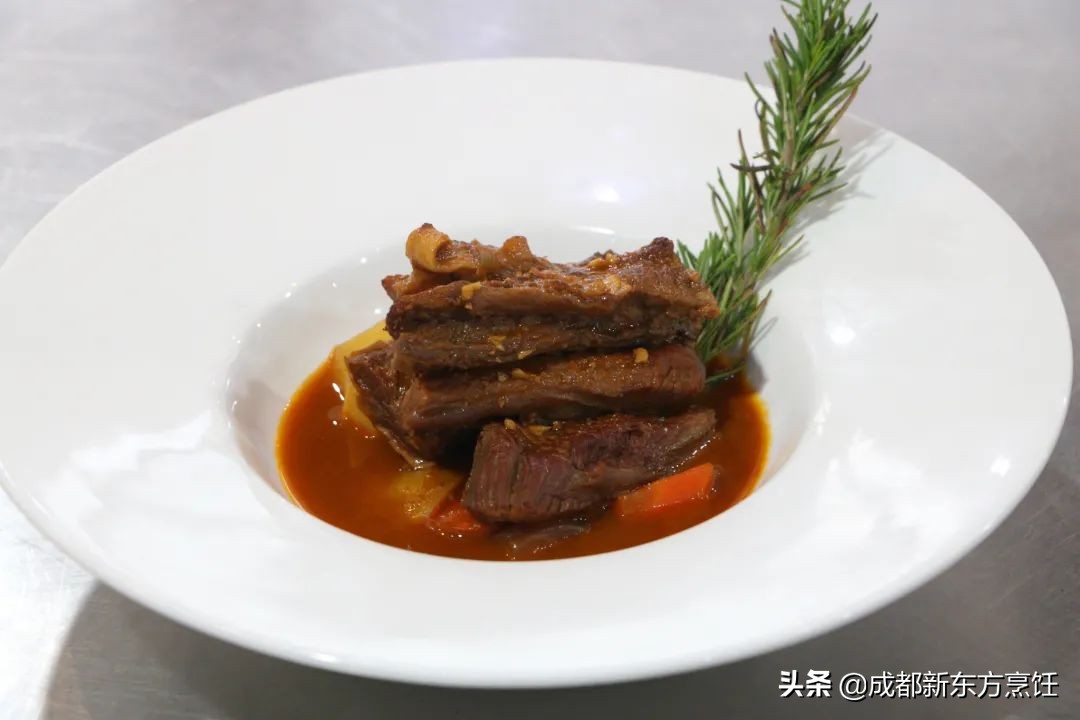 男生学厨师要什么条件,男生学西点和厨师哪个更有前途