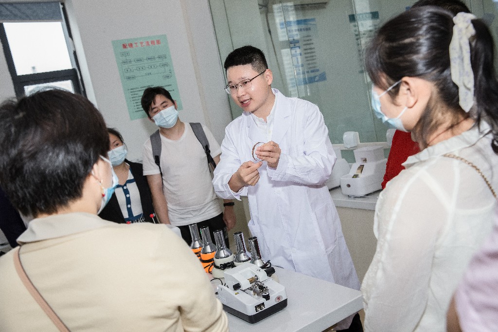 做一名验光配镜师的前景怎样,验光配镜师培训