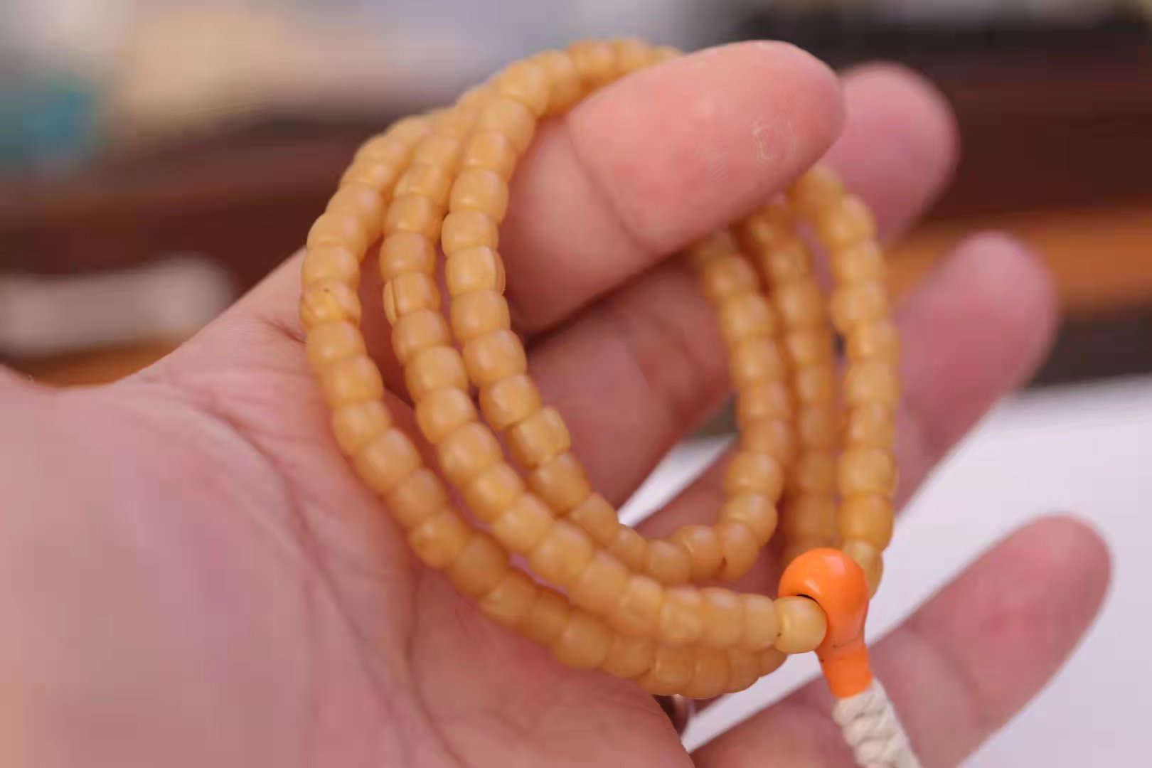 二代合成蜜蜡与天然蜜蜡区别,天然蜜蜡和二代合成蜜蜡的区别