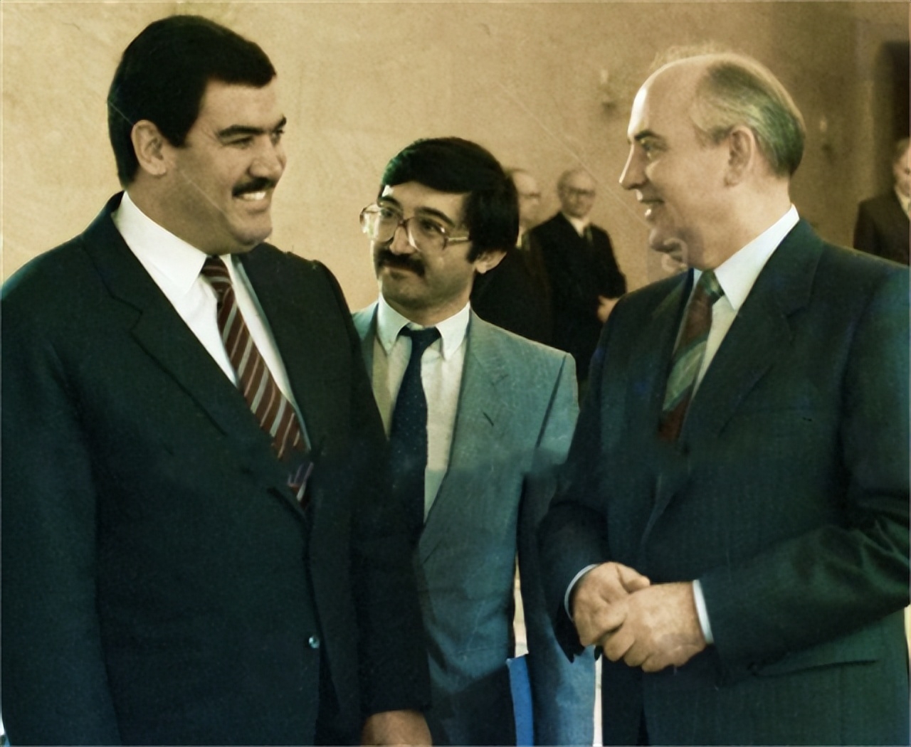 1996年，阿富汗的前总统纳吉布拉，遭遇残忍阉割，尸体被扔臭水沟