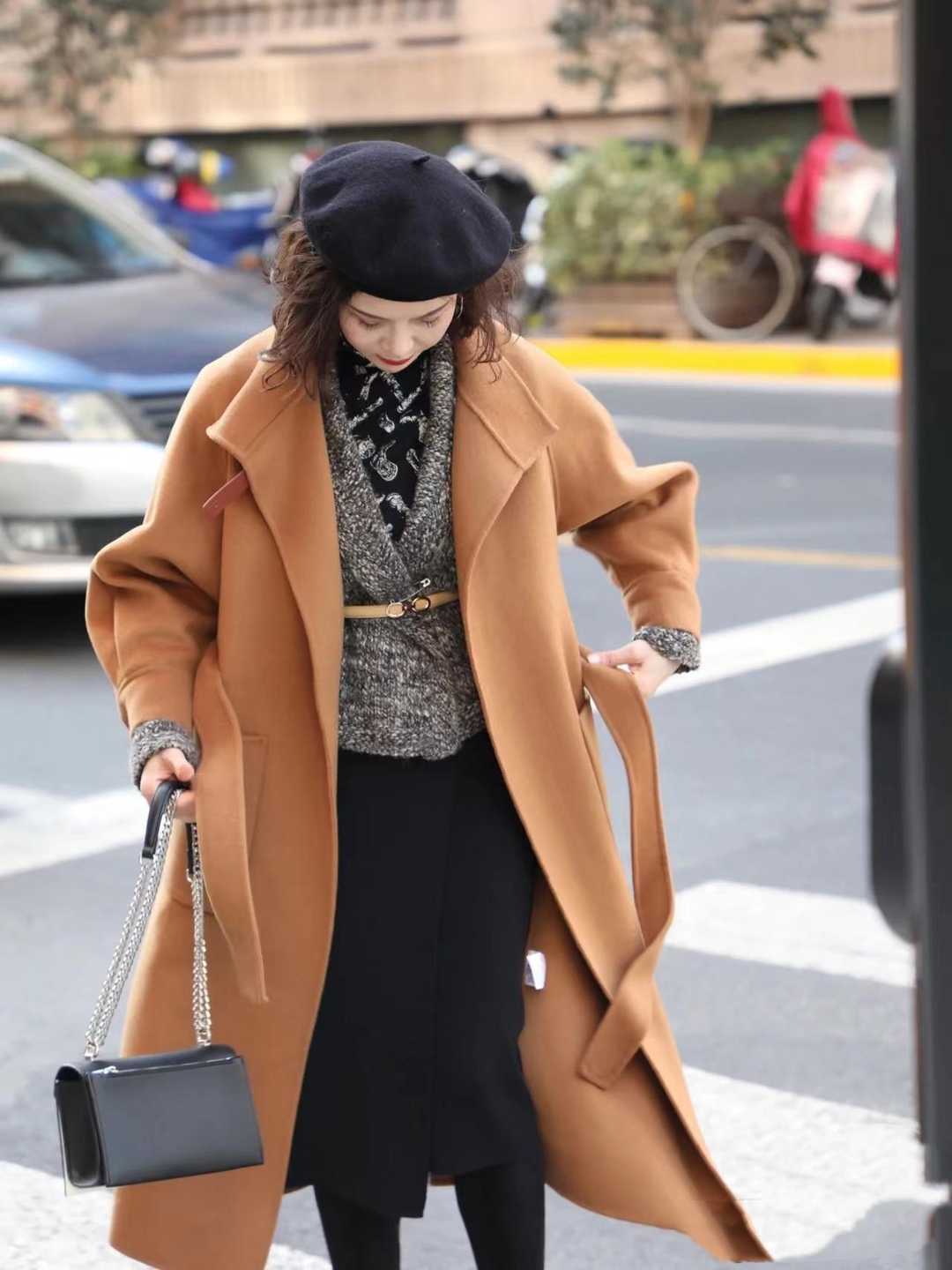 驼色大衣多种风格穿搭攻略,驼色大衣配色法则教你穿出高级感