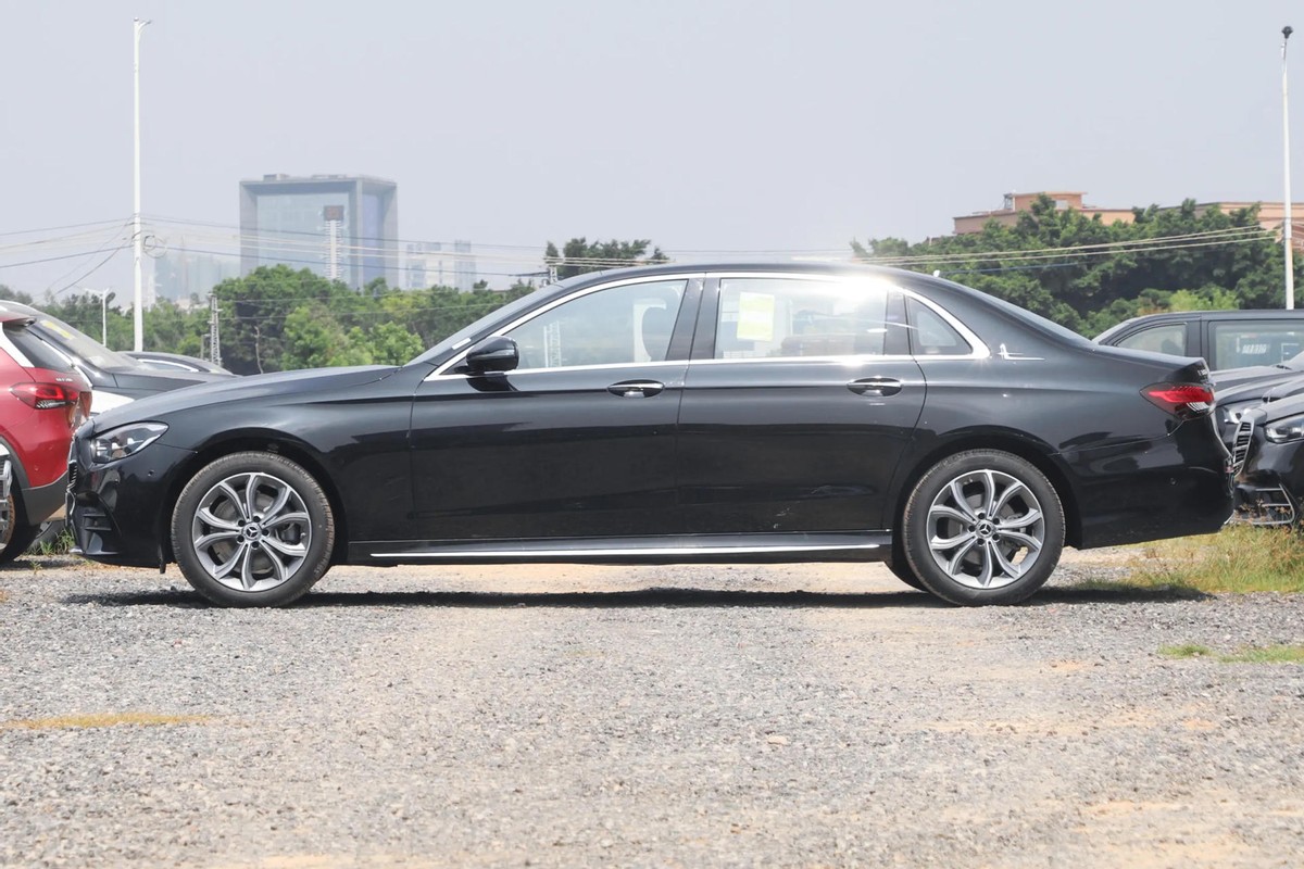 奔驰e级走量车型,奔驰e级真的是普通人的天花板吗