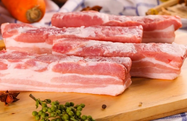 猪肉买深色还是浅色的好 (猪肉为什么有深色和浅色)
