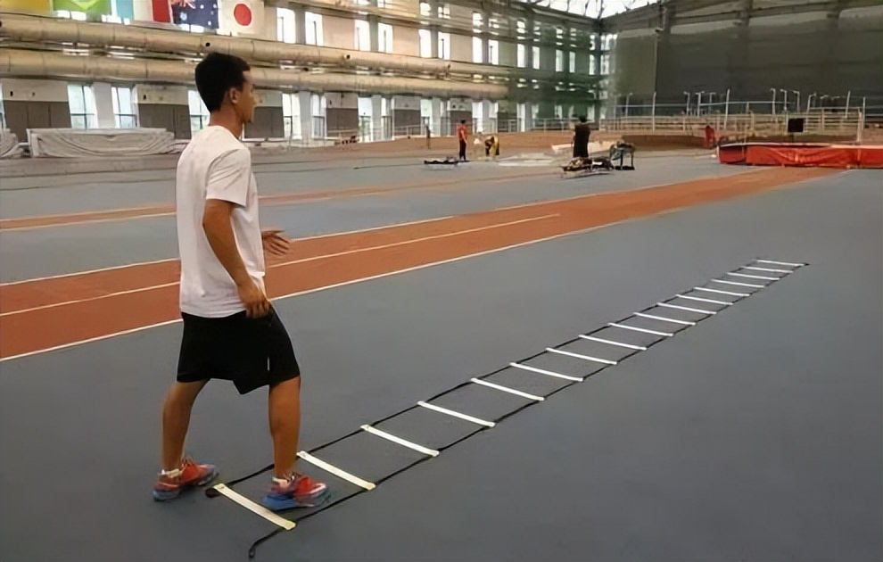 羽毛球专项灵敏步伐训练,羽毛球专项灵敏步法训练