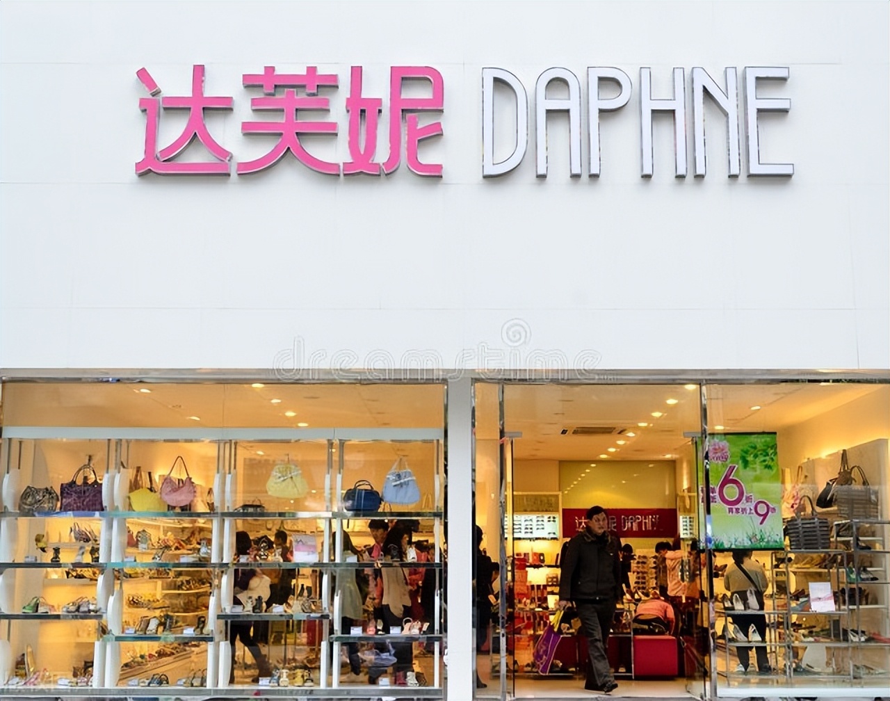 适合50岁女人鞋子品牌,50岁中年女人必买的鞋子就选这4双