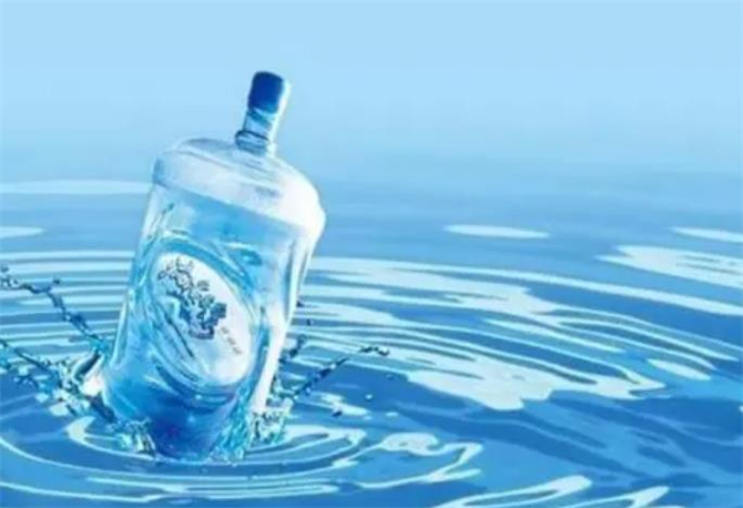 如何挑选桶装水好坏,桶装的矿泉水哪种水比较好