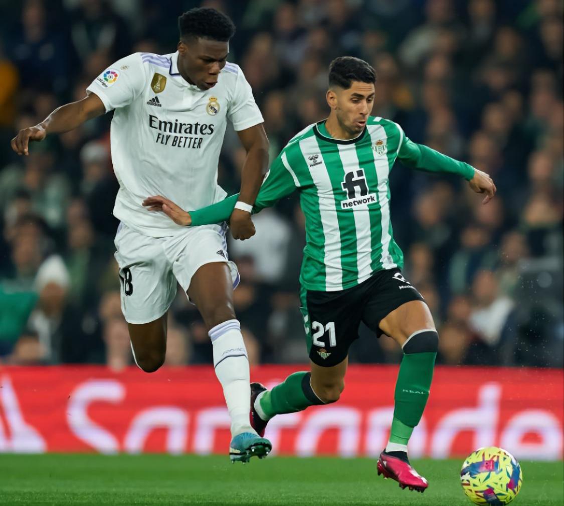 足坛精彩一夜曼城利物浦上演绝杀,2013年16强皇家马德里vs曼联