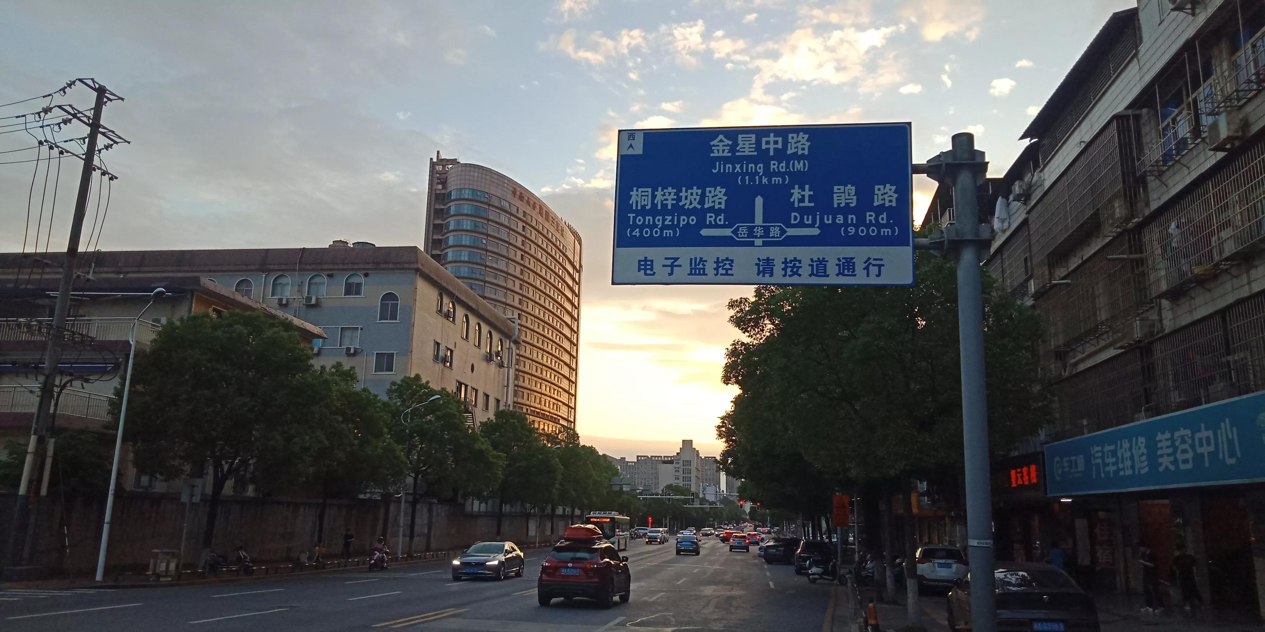 雄伟壮观的，湖南省长沙市中南大学湘雅三医院的外科大楼