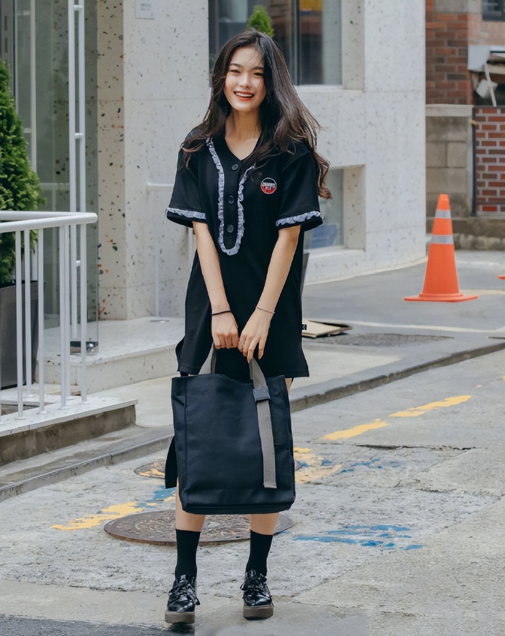 韩国人真的很爱穿黑色衣服,韩国人对身材的执着