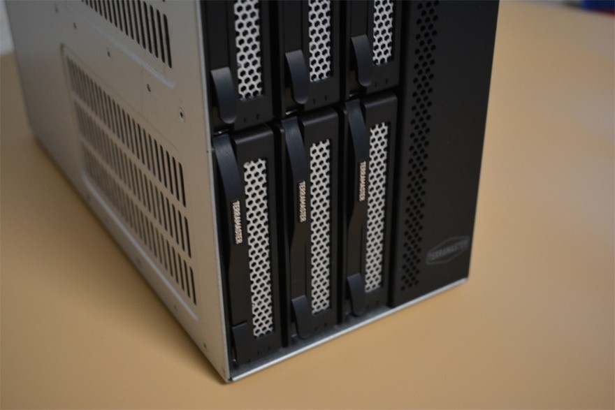 企业数据存储用铁威马T9-423NAS，多种保障保护数据安全