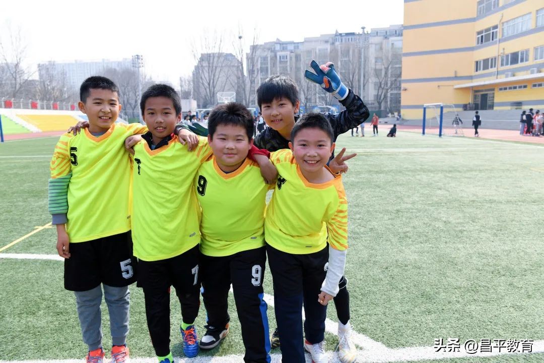 校园足球比赛世界杯,校园足球联赛氛围