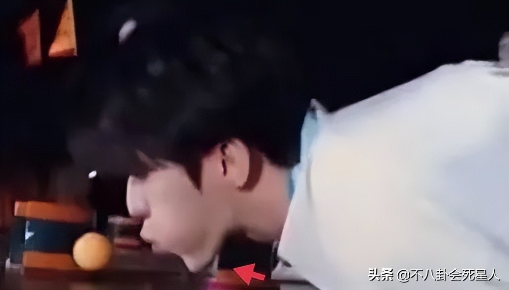 假头发假鼻子,假头发和假肚皮