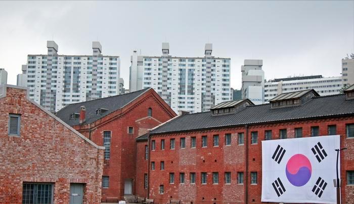 韩国民众当街表演痛打日军,韩民众街头表演痛打日军原视频