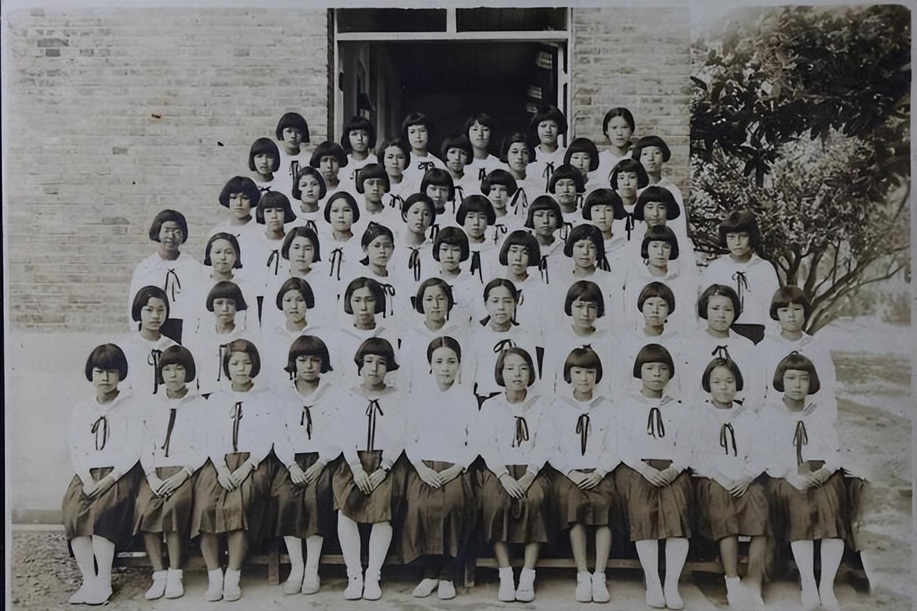 蒋介石的6个孙子，孝文酗酒成废物，孝武遭放逐，其余4个结局如何