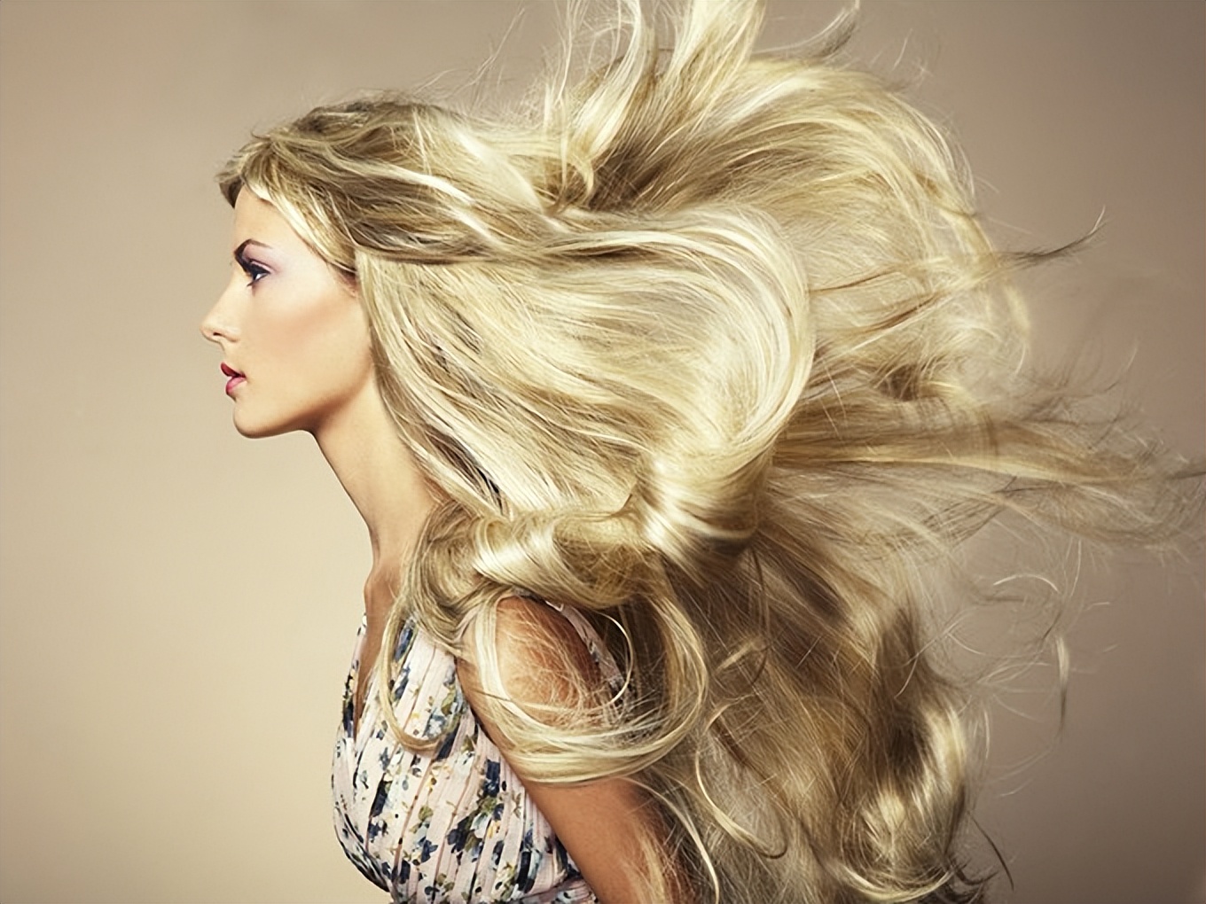 女性这4处毛发旺,中年女性毛发生长旺盛