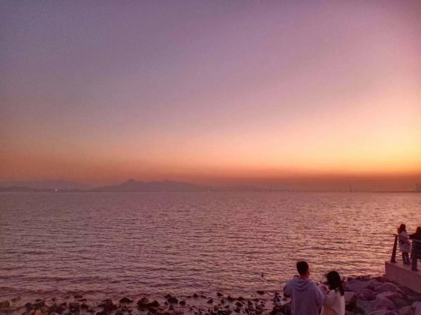 一个年轻人站票到深圳，再到深圳买房买车站住脚跟