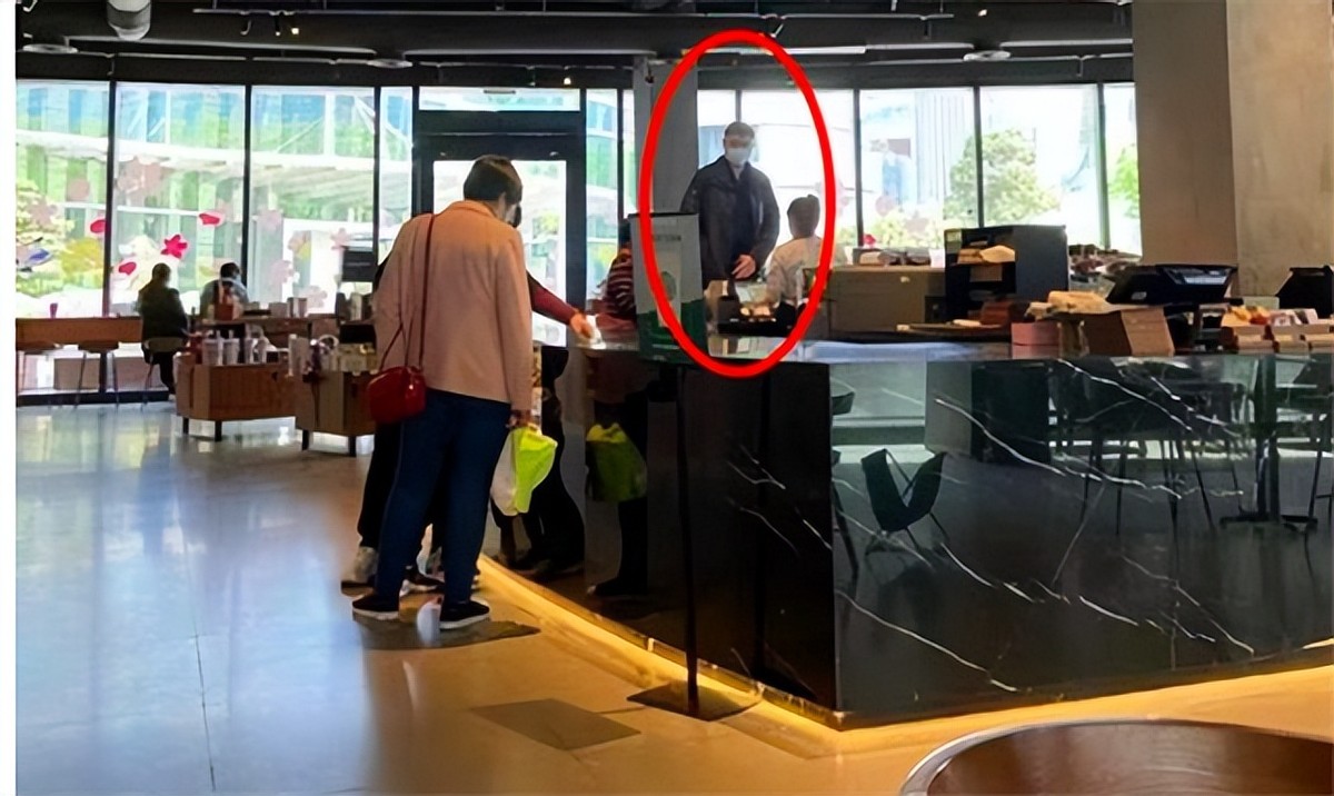 姚明和妻子的爱情故事,姚明和妻子叶莉图文