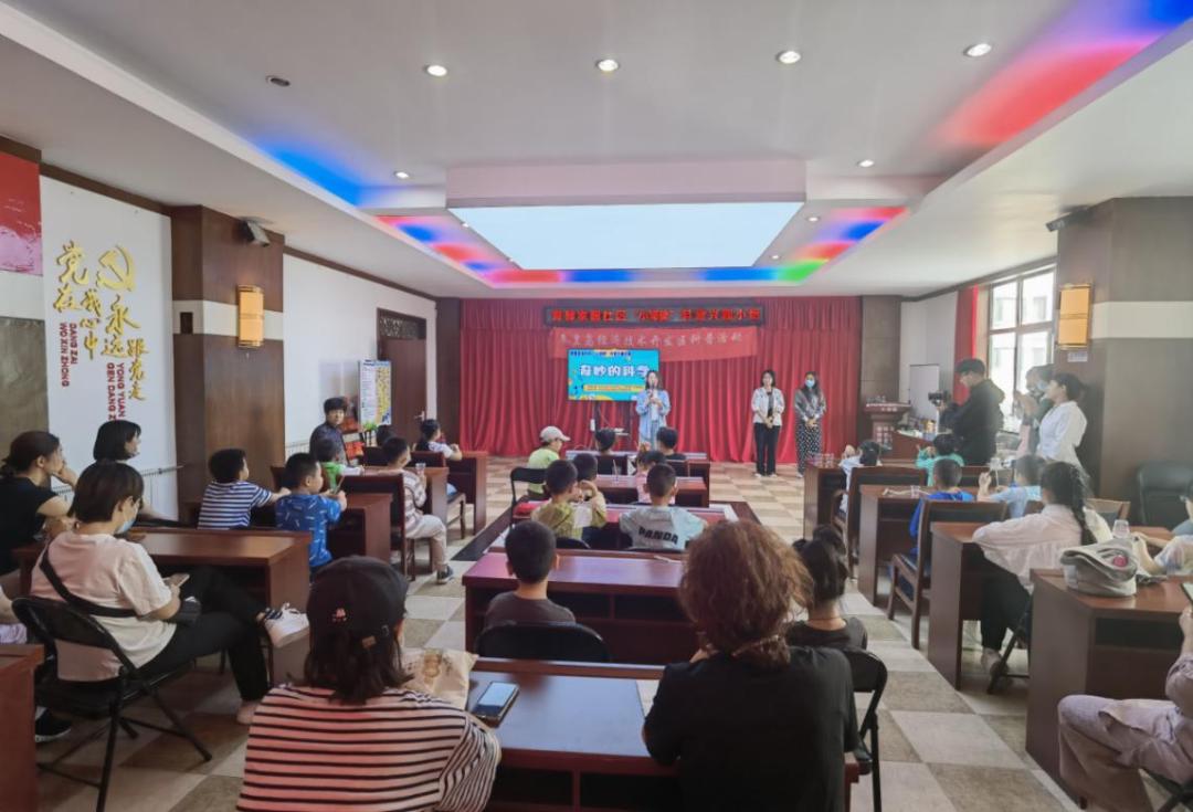 党员双报到助力社区创文,社区党员双报到开展志愿服务活动