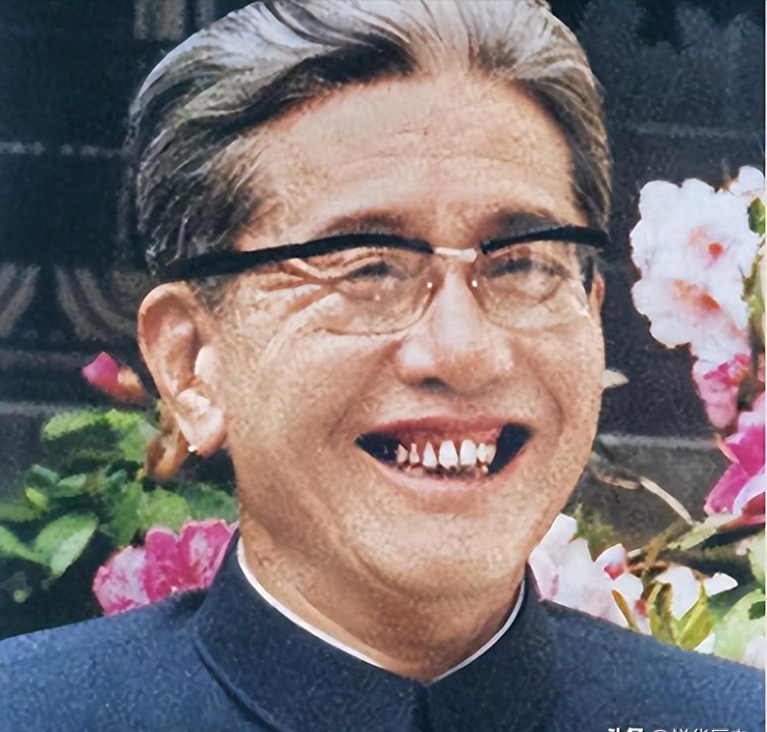 乔冠华到底有多强？联合国大会仰天大笑，毛*东泽**：一文顶两坦克师