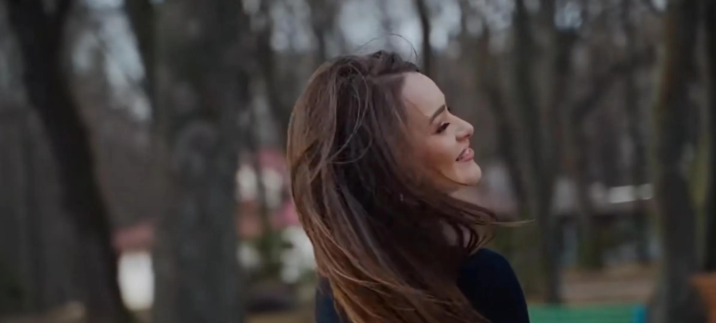 在梦中哼着我们曾经喜欢的歌谣,在梦中哼着曾经最爱的歌谣