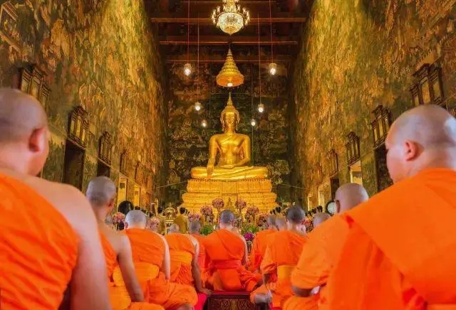 泰国最美人妖王后恢复男儿身,泰国最美人妖皇后恢复男儿身